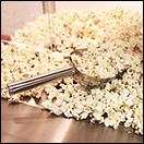 Popcorn aus Popcornmaschine